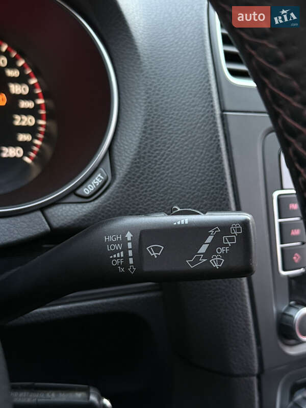 Хэтчбек Volkswagen Golf R 2010 в Киеве