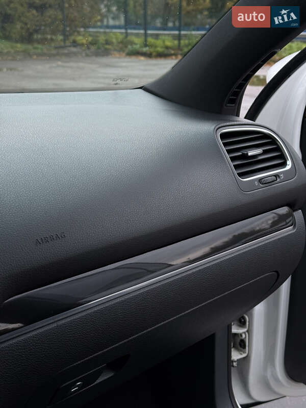 Хэтчбек Volkswagen Golf R 2010 в Киеве