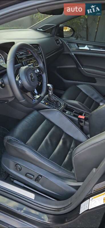 Хэтчбек Volkswagen Golf R 2016 в Белогородке