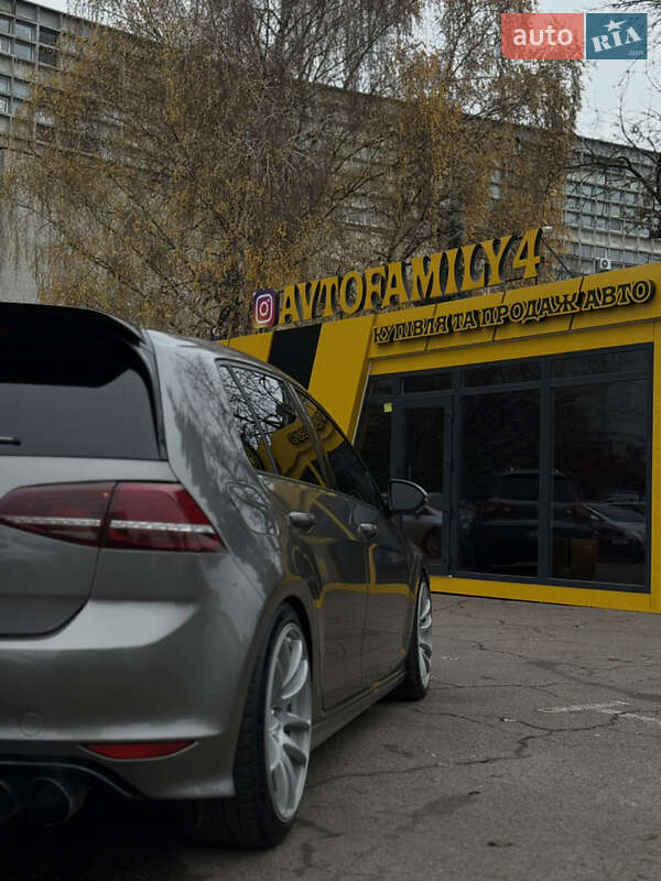 Хетчбек Volkswagen Golf R 2014 в Києві