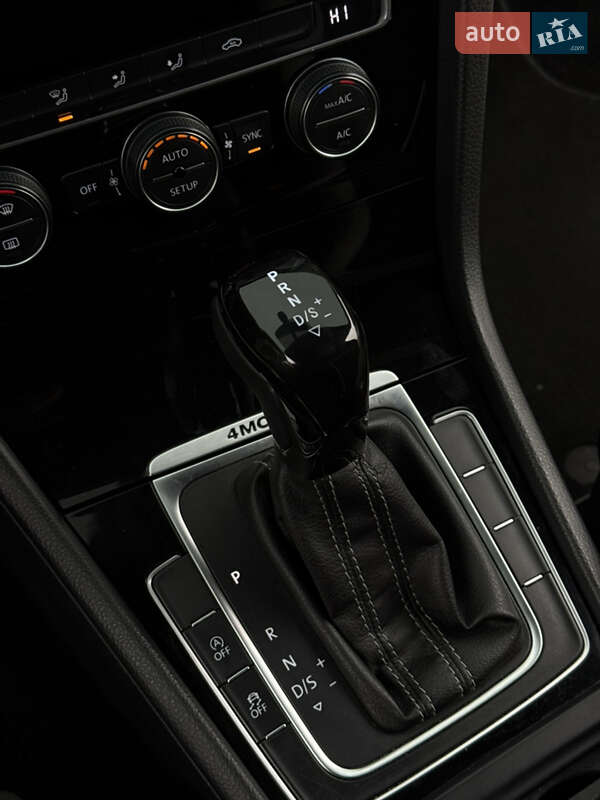 Хетчбек Volkswagen Golf R 2014 в Києві