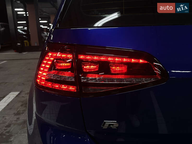 Хэтчбек Volkswagen Golf R 2015 в Киеве