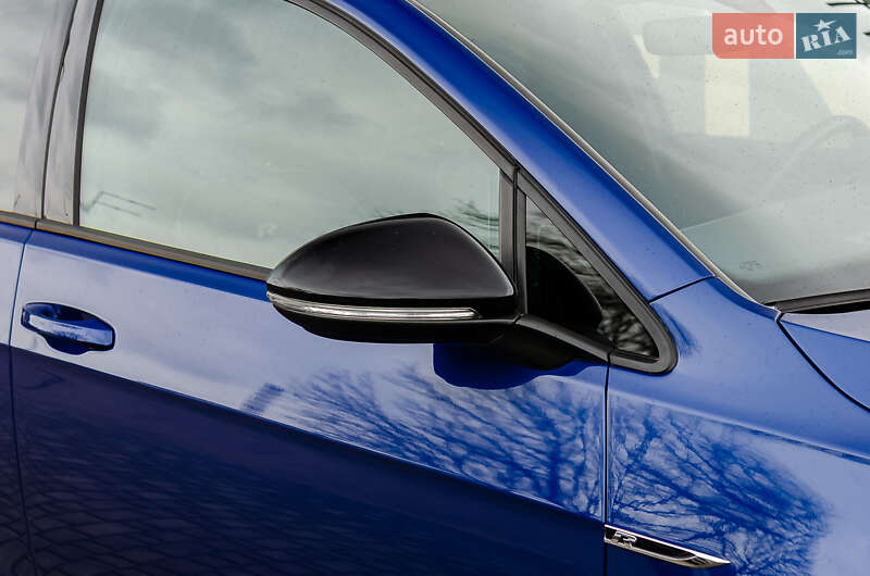 Хэтчбек Volkswagen Golf R 2019 в Киеве