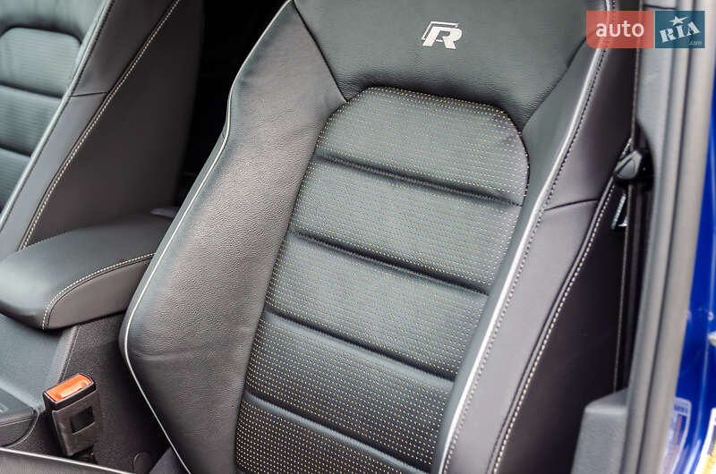 Хэтчбек Volkswagen Golf R 2019 в Киеве