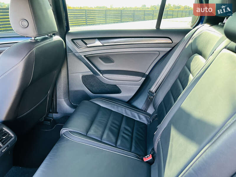 Хэтчбек Volkswagen Golf R 2016 в Мукачево