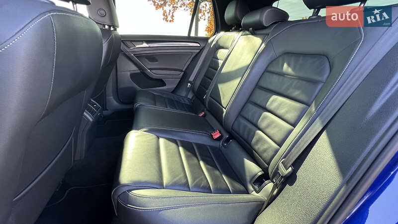 Хэтчбек Volkswagen Golf R 2016 в Мукачево