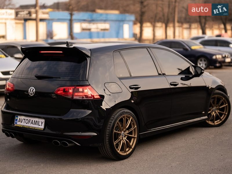 Хэтчбек Volkswagen Golf R 2016 в Днепре