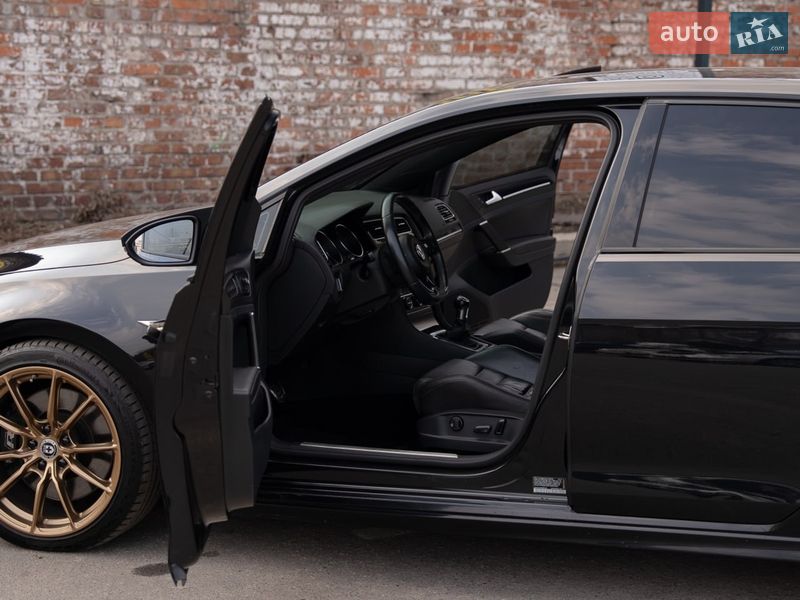 Хэтчбек Volkswagen Golf R 2016 в Днепре