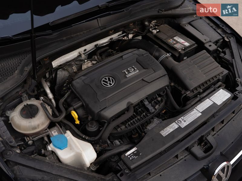 Хэтчбек Volkswagen Golf R 2016 в Днепре