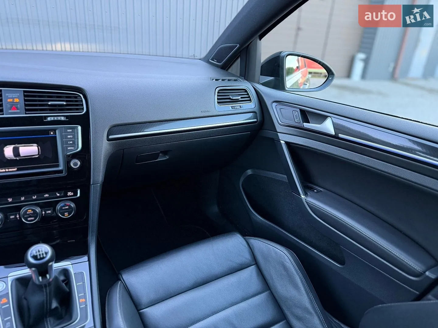 2017 Volkswagen Golf R - мініатюра 29