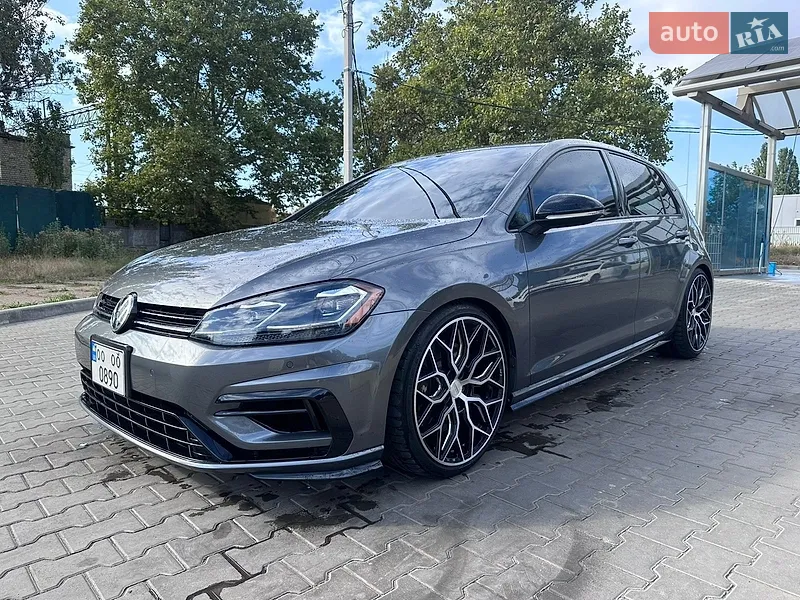 Volkswagen Golf R