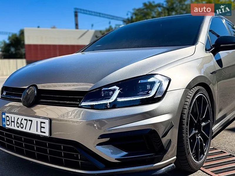 Volkswagen Golf R