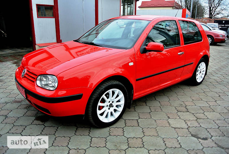 Хэтчбек Volkswagen Golf 2000 в 
