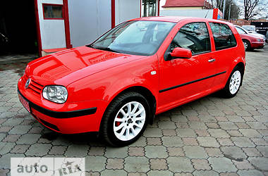 Хэтчбек Volkswagen Golf 2000 в 