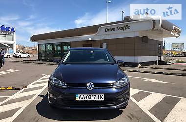 Хэтчбек Volkswagen Golf 2016 в Киеве