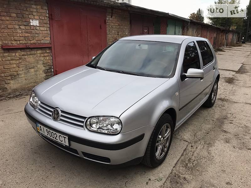 Хэтчбек Volkswagen Golf 2003 в Вышгороде