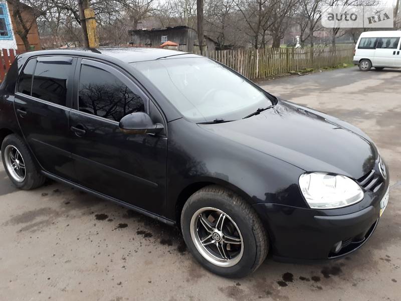 Хэтчбек Volkswagen Golf 2005 в Владимир-Волынском