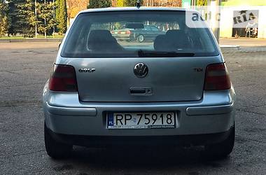 Хэтчбек Volkswagen Golf 2003 в 