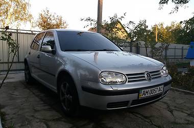 Хэтчбек Volkswagen Golf 2000 в Житомире