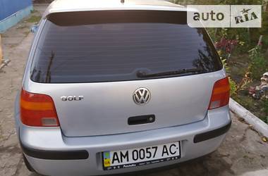 Хэтчбек Volkswagen Golf 2000 в Житомире