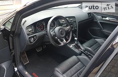 Хетчбек Volkswagen Golf 2016 в 