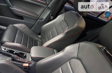 Хетчбек Volkswagen Golf 2016 в 