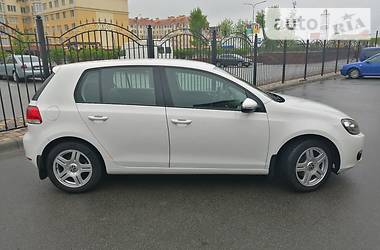 Хетчбек Volkswagen Golf 2012 в 