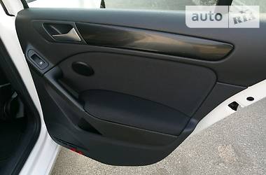 Хетчбек Volkswagen Golf 2012 в 