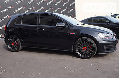 Хетчбек Volkswagen Golf 2016 в 