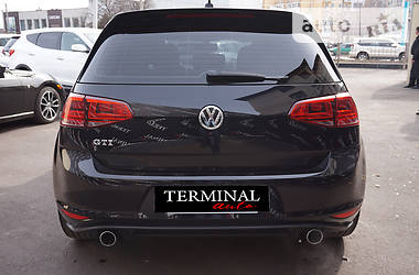 Хетчбек Volkswagen Golf 2016 в 