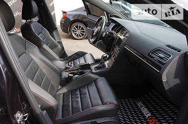 Хетчбек Volkswagen Golf 2016 в 