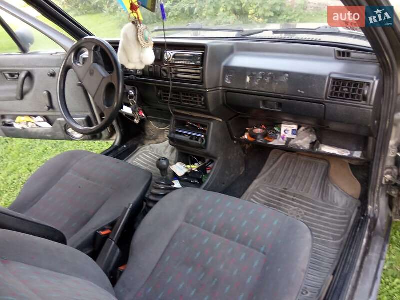 Хэтчбек Volkswagen Golf 1987 в Добромиле