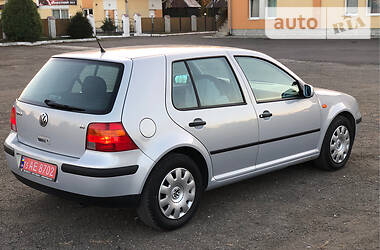 Хетчбек Volkswagen Golf 1999 в 