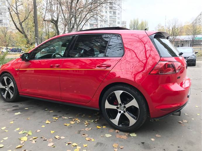 Хетчбек Volkswagen Golf 2016 в Києві