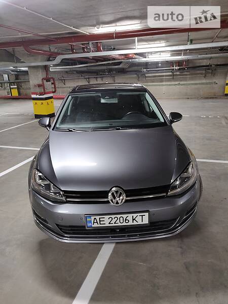 Хэтчбек Volkswagen Golf 2015 в Днепре