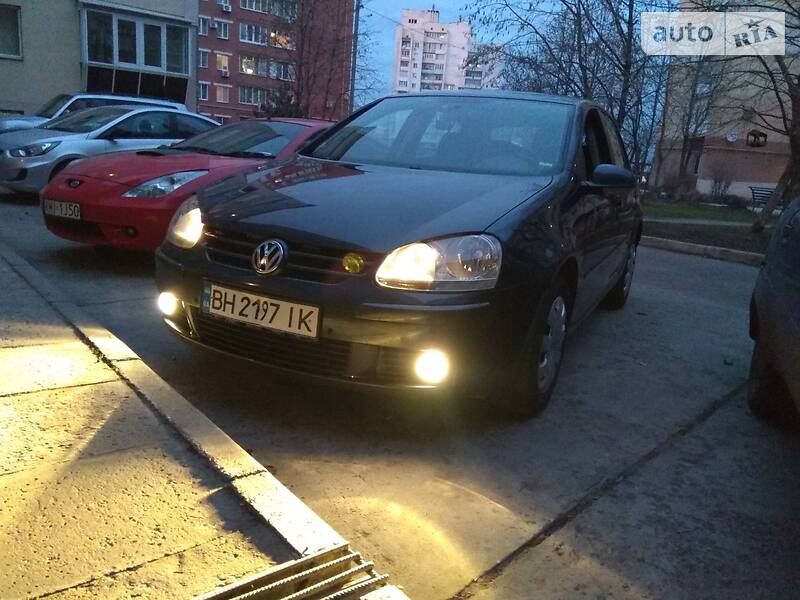 Хэтчбек Volkswagen Golf 2008 в Черноморске