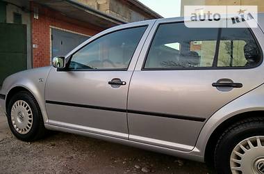 Хетчбек Volkswagen Golf 2002 в 