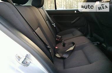 Хетчбек Volkswagen Golf 2002 в 