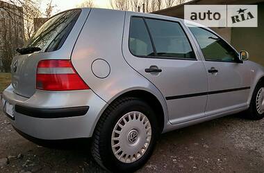 Хетчбек Volkswagen Golf 2002 в 
