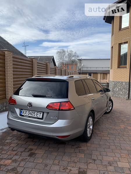 Універсал Volkswagen Golf 2014 в Золочеві