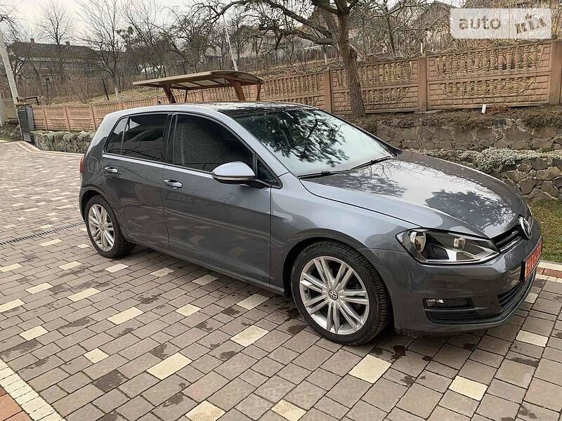 Хетчбек Volkswagen Golf 2015 в 