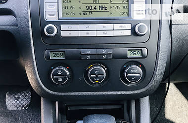 Хетчбек Volkswagen Golf 2008 в 