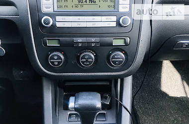 Хетчбек Volkswagen Golf 2008 в 