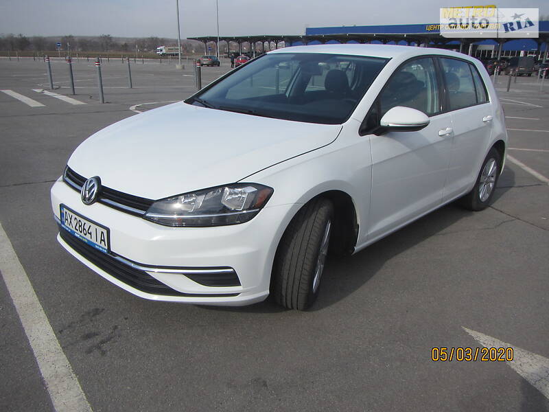 Хетчбек Volkswagen Golf 2018 в 