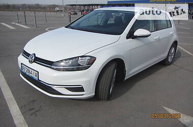 Хетчбек Volkswagen Golf 2018 в 