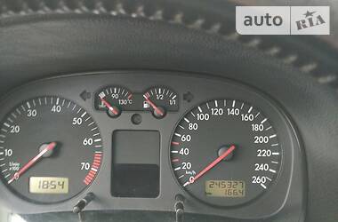 Хетчбек Volkswagen Golf 2000 в 