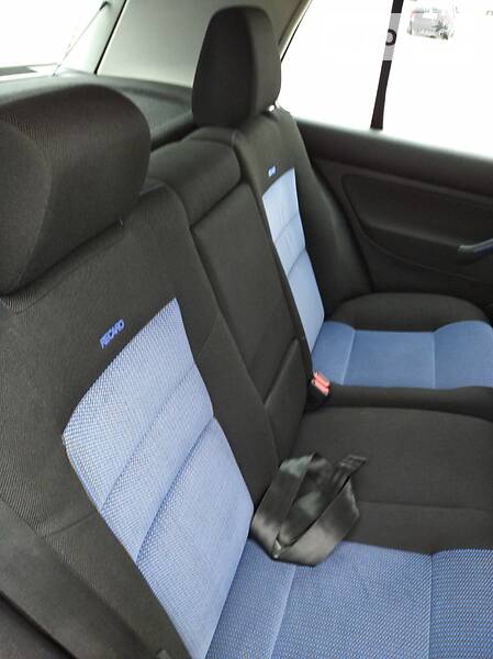 Хэтчбек Volkswagen Golf 2000 в Львове