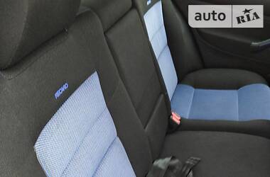 Хетчбек Volkswagen Golf 2000 в 