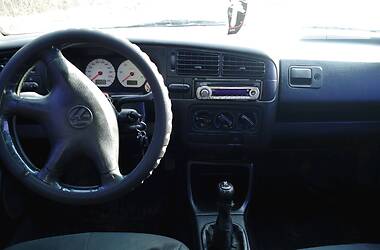 Хетчбек Volkswagen Golf 1993 в 