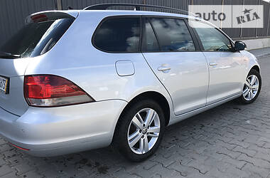 Універсал Volkswagen Golf 2012 в 
